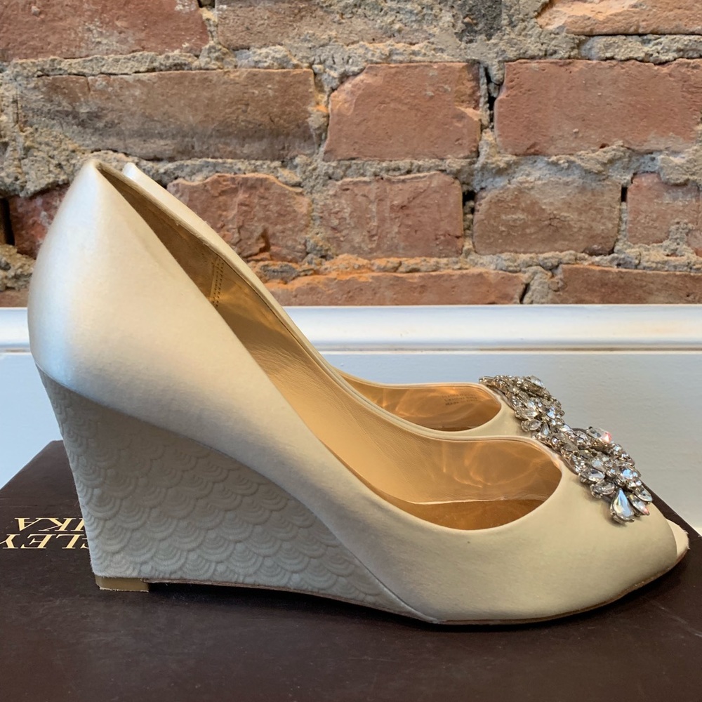 Badgley Mischka Dara Peep Toe Wedge
